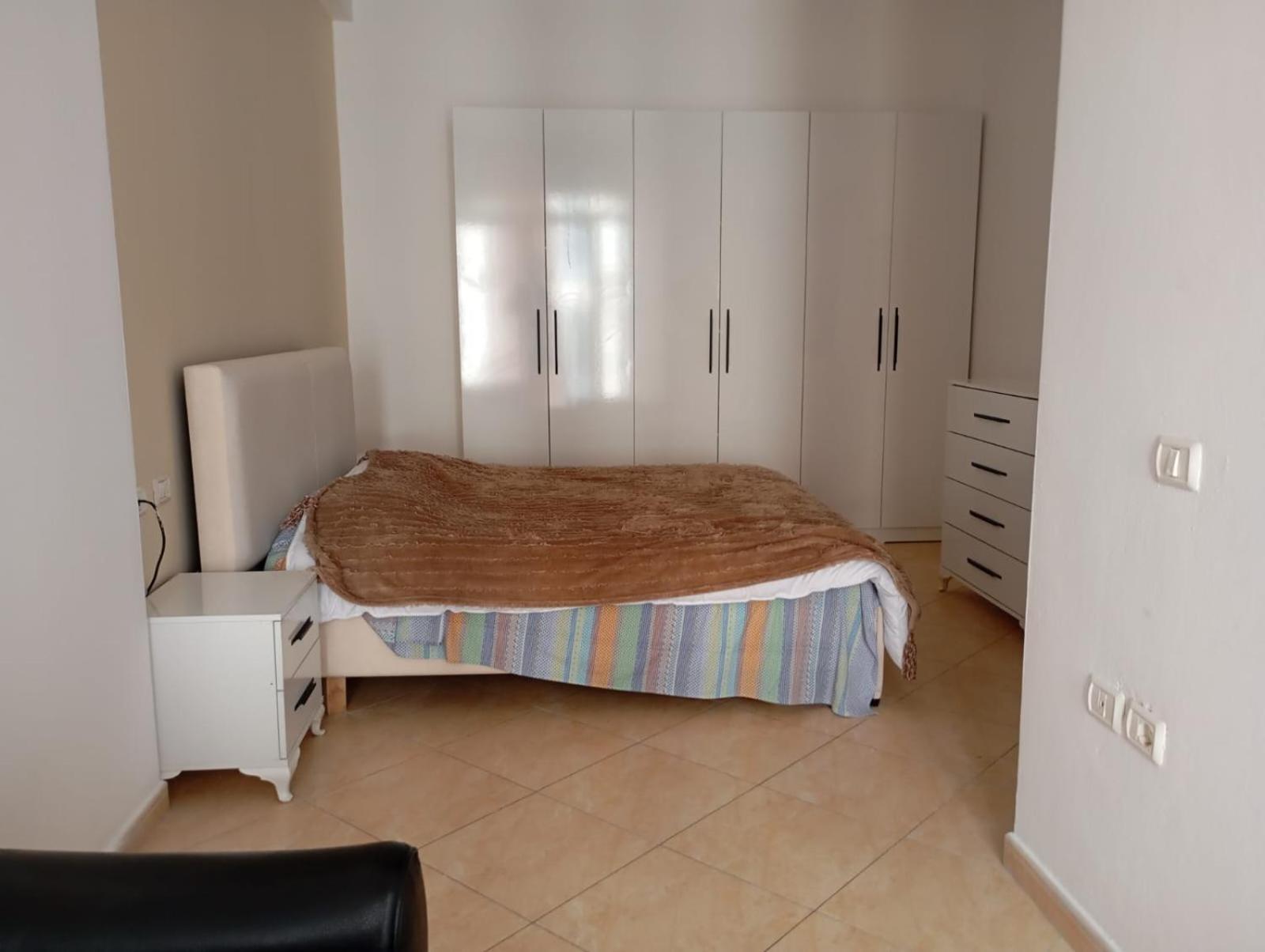Royal Opposite Nalu Restaurant Apartman Tirana